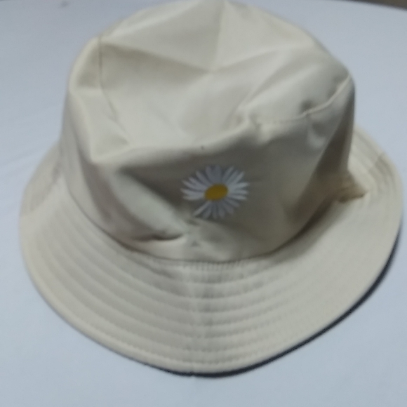 Daisy Bucket Hat - Picture 1 of 2